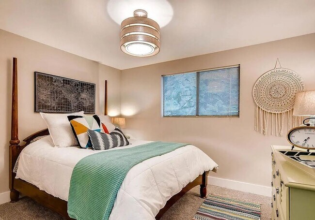Building Photo - Beautifully Updated Edmonds Home with Spacious Fenced Backyard