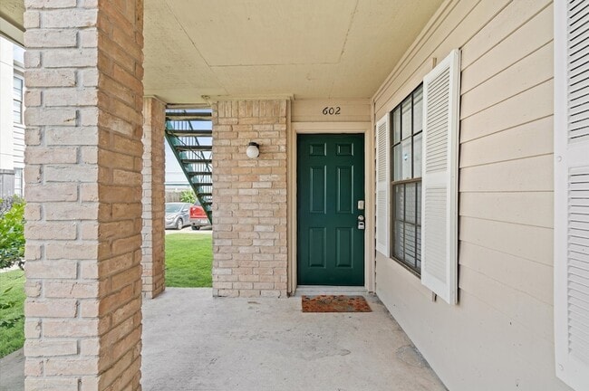 Building Photo - 14600 Fonmeadow Dr