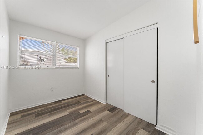 Building Photo - 290 NW 29th Ave