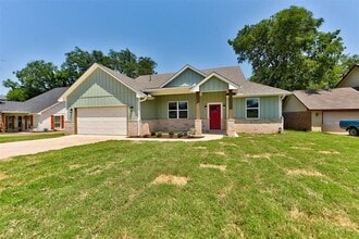 Building Photo - 705 Rolling Meadow Dr