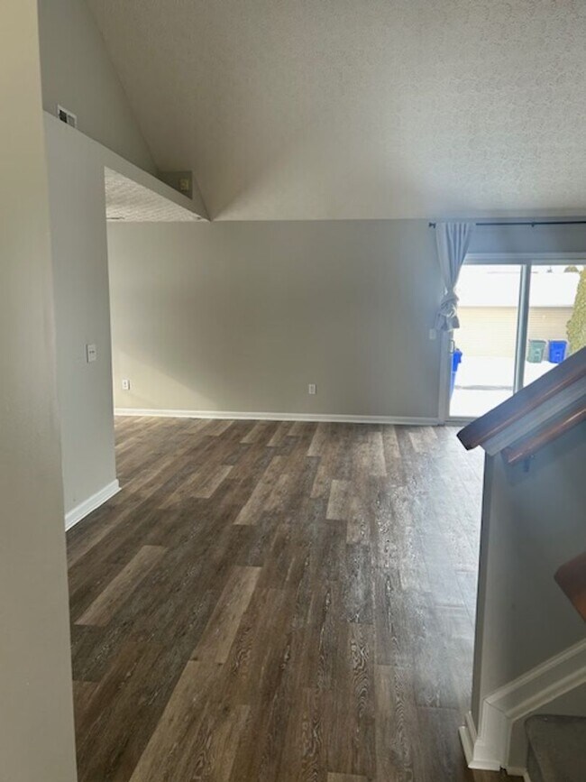 Building Photo - Tates Creek Village. 1st Floor Master BR!  260204