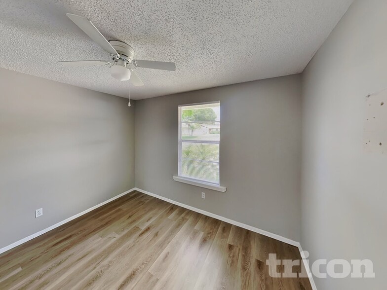 Building Photo - 5513 3rd Avenue Plaza W