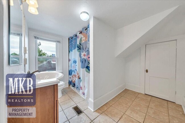 Building Photo - 3 Bedroom in Salem City