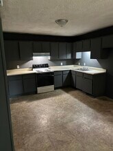 Building Photo - 806 George Kersh Dr