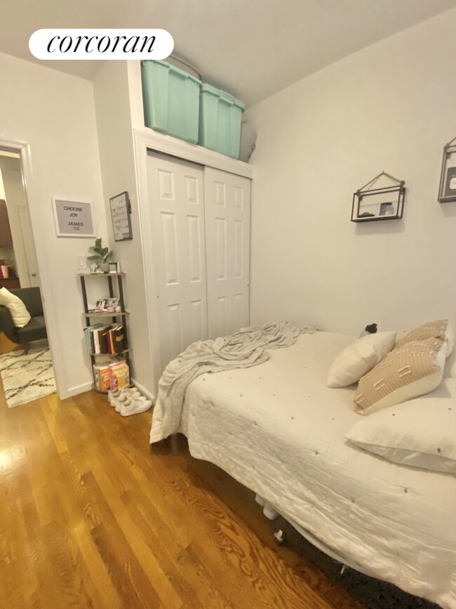 Building Photo - 413 E 70th St