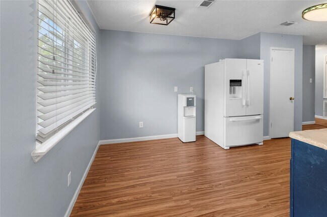 Building Photo - 1735 Oak Ridge Dr