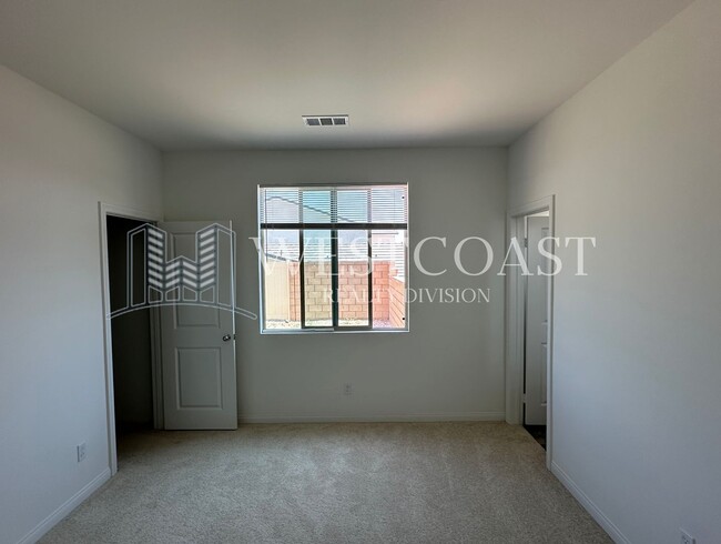 Building Photo - 25134 Sand Wedge Dr