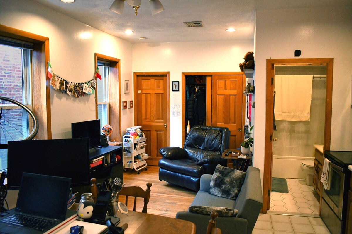 Building Photo - 374 North St