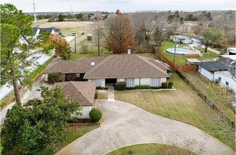 Building Photo - 322 E Tripp Rd
