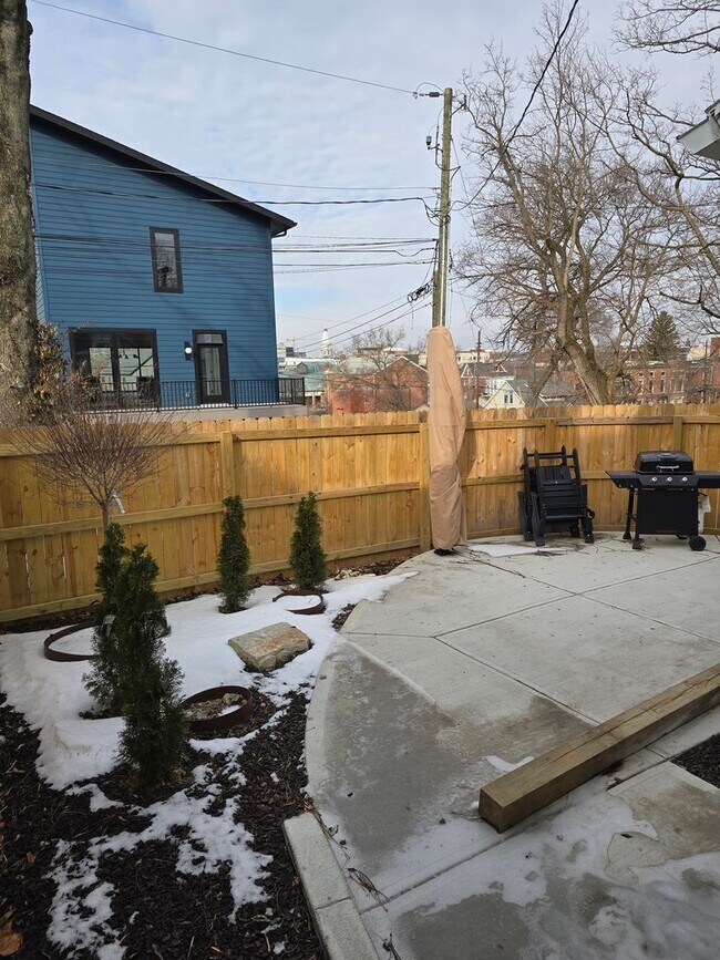Building Photo - Full Furnished 2 Bed/1 Bath with Utilities Included