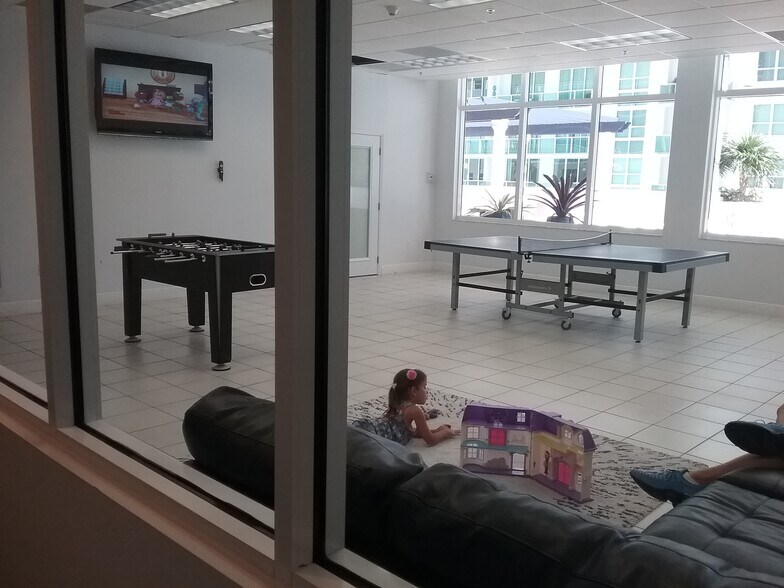 Building Photo - 1200 Brickell Bay Dr