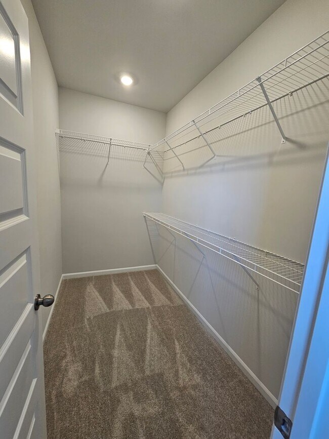 Building Photo - Waterway Commons - 4 Bedroom / Single Car ...