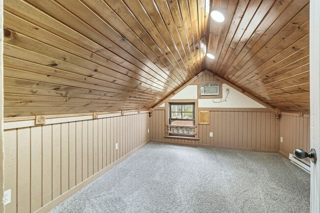 Building Photo - New THREE BED listing in Fort Wayne!