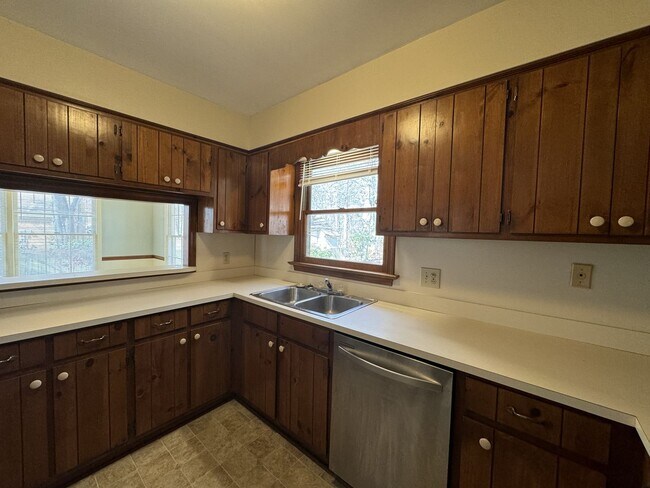 Building Photo - Introducing a charming Colonial style home...