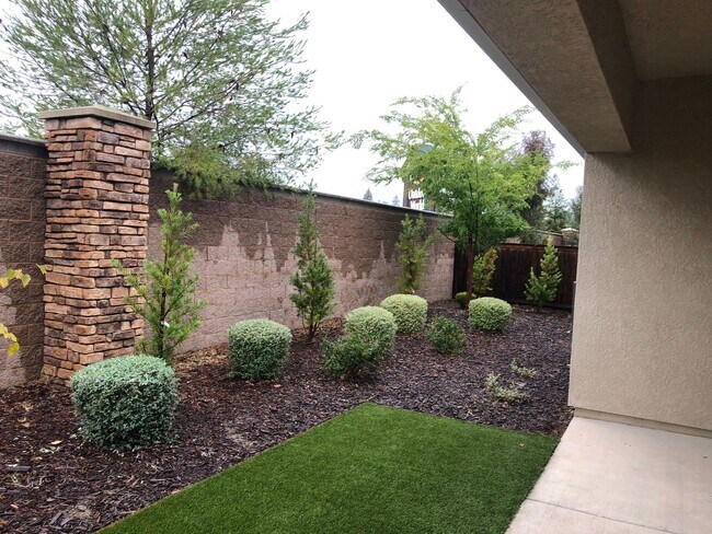 Building Photo - Stunning Like-New Rocklin One Story Home