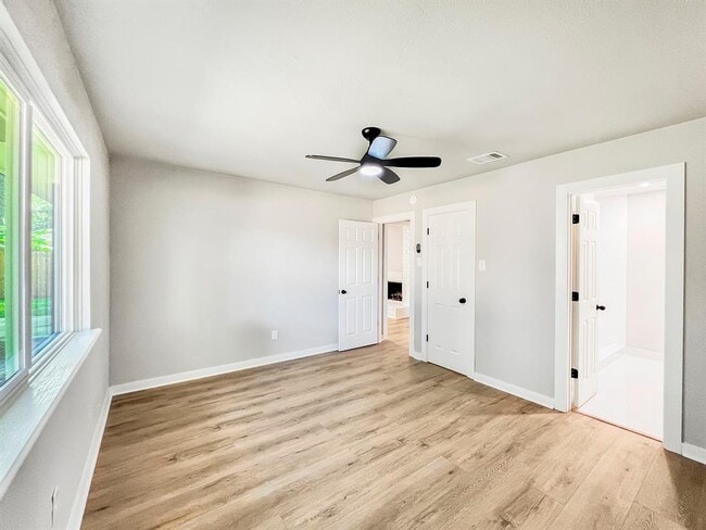 Building Photo - 4926 Adonis Dr