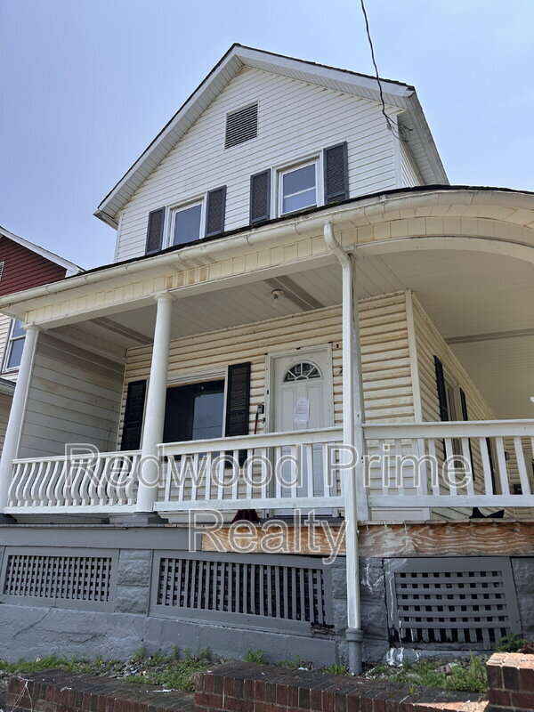 Primary Photo - 752 Park Ave