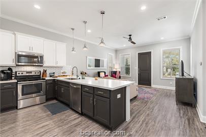 Building Photo - 304 Redmond Dr