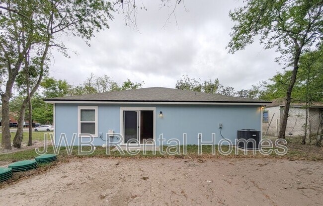 Building Photo - 1667 Helena St