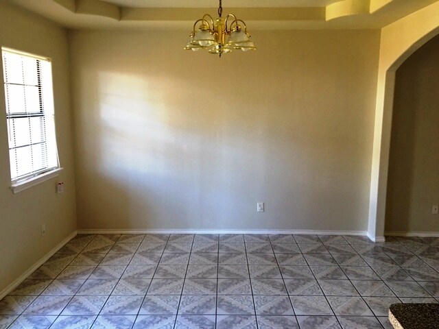 Building Photo - 2801 Charleston Ln