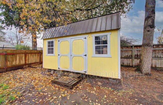 Building Photo - 2306 E 27th St