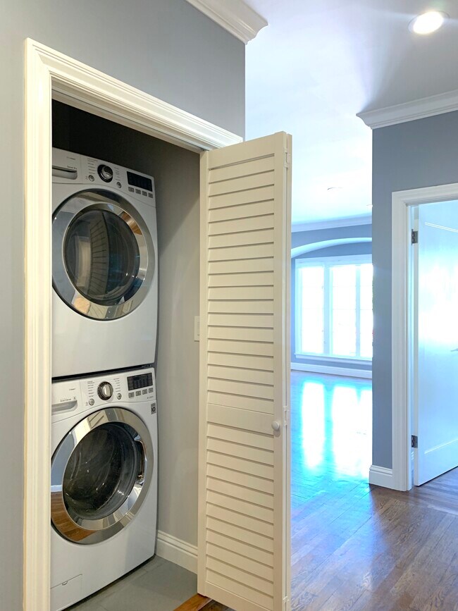 Building Photo - 3535 Fillmore St