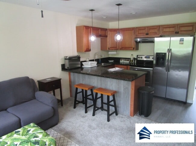 Building Photo - 3rd floor condo unit - fully furnished!