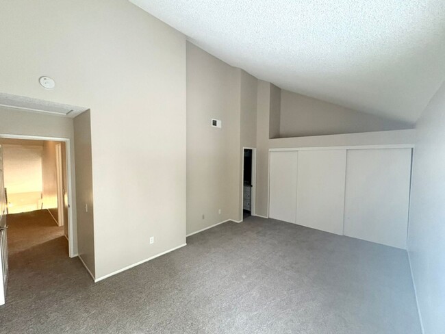 Building Photo - Beautiful Upland Townhome for Lease