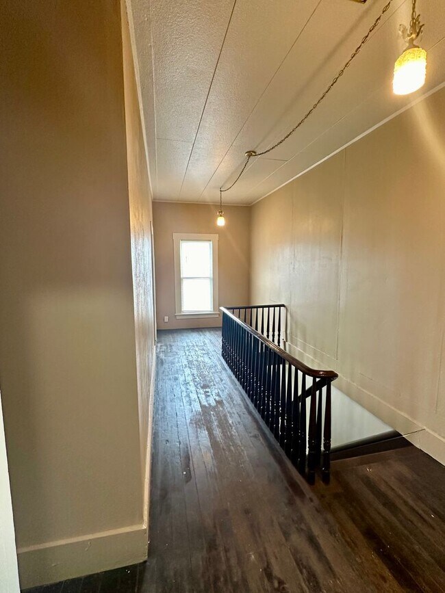 Building Photo - 4 plus bedroom on double lot