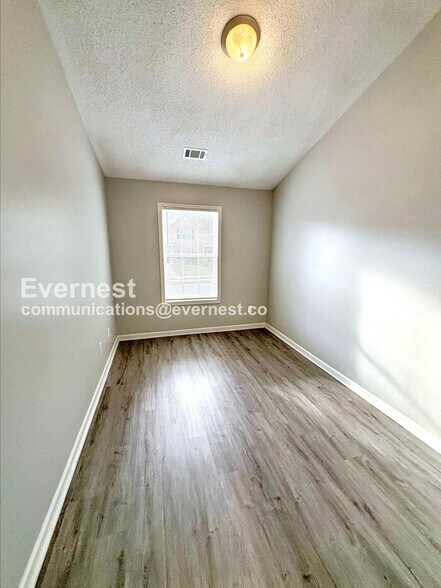 Building Photo - 8616 Thomas Ln