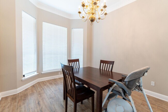 Building Photo - Beautiful 4 bed/2 bath home in Lakewood Su...