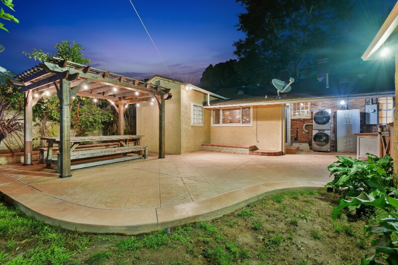 Building Photo - 1808 N Edison Blvd