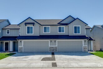 Building Photo - 3 Bedroom Townhome Available