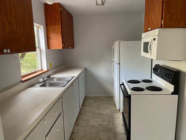 Primary Photo - 204 E Good St