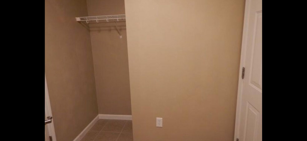 Building Photo - 2224 Madero Dr