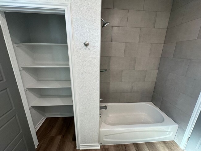 Building Photo - AVAILABLE NOW!