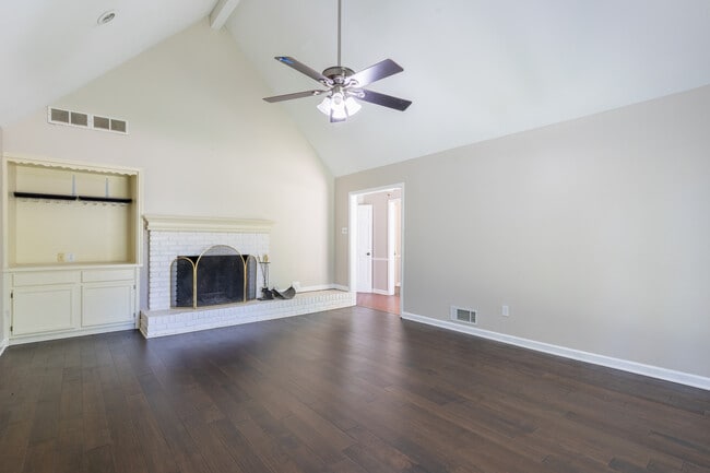 Building Photo - 8501 Buckthorn Dr