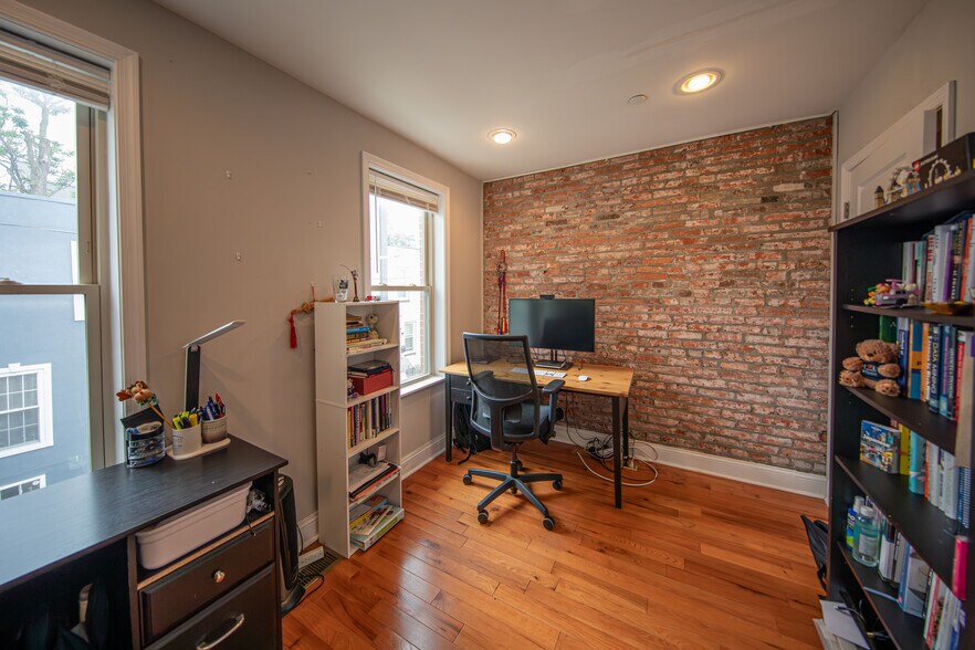 2nd bedroom (2nd floor) - 2137 Sears St