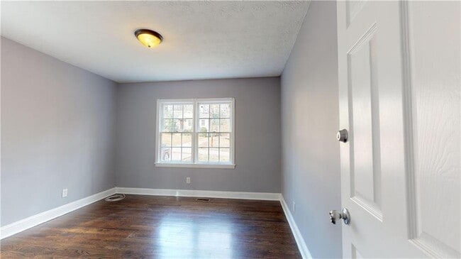 Building Photo - 2599 Eastwood Dr