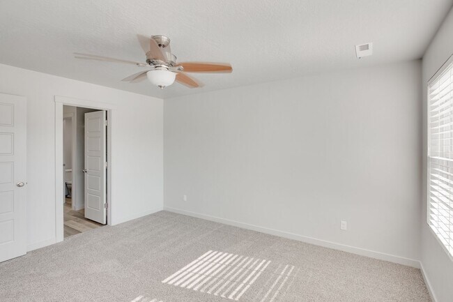 Building Photo - Start your new year in this Gorgeous, Brand new 3 bedroom townhome available today!