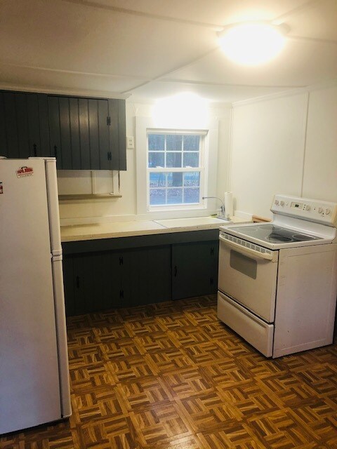 Building Photo - 12 Lewis Ln