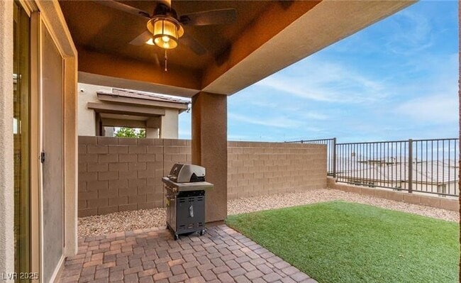 Building Photo - 12556 Skylight View St