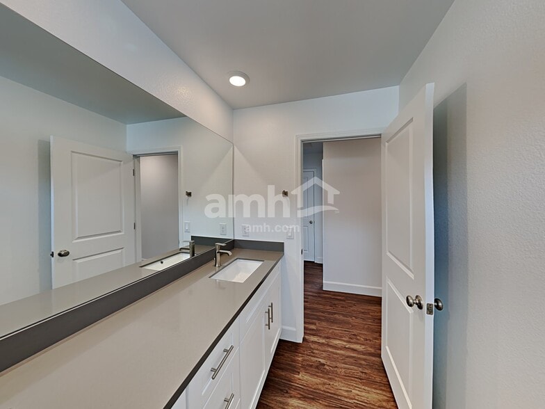 Building Photo - 9148 Crocker Pt Ct