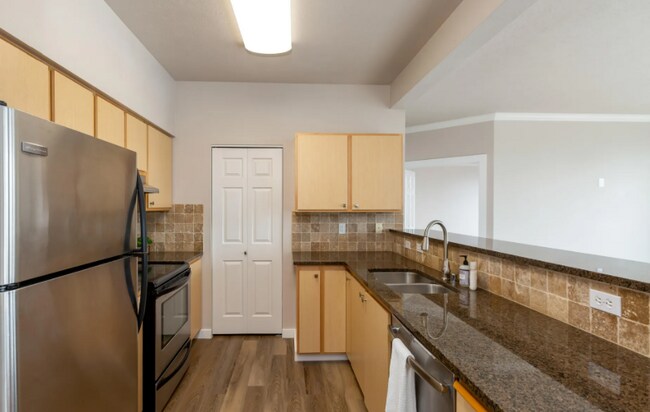 Building Photo - 22855 E Country Vista Dr