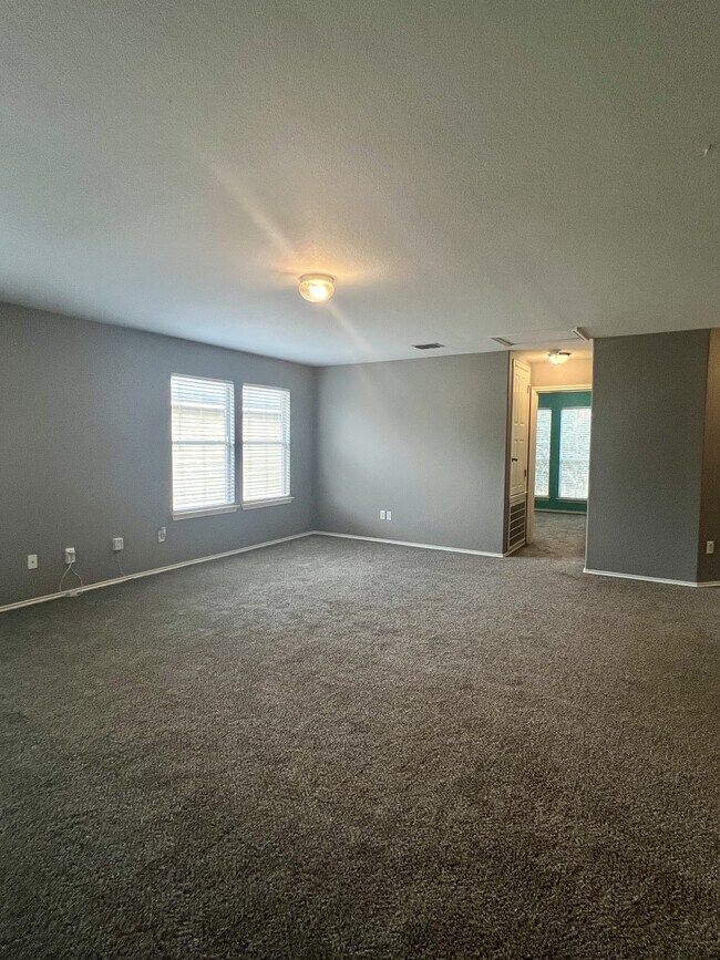 Building Photo - 9411 Rainbow Creek