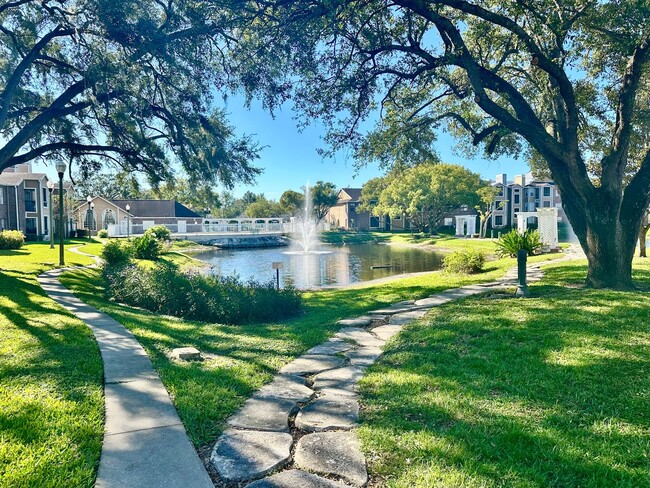 Building Photo - Regency Gardens