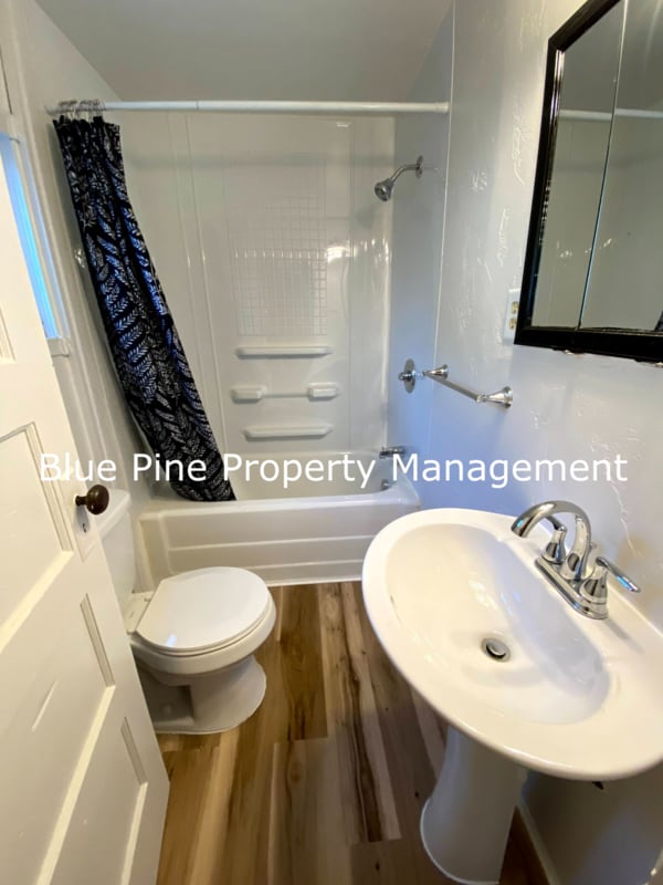 Building Photo - 150 W 2nd S