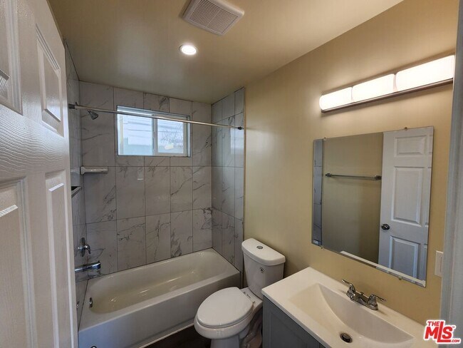 Building Photo - 1535 W 80th St