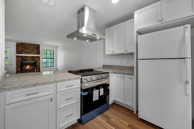Building Photo - Fully Renovated 2-Bed, 2-Bath Apartment