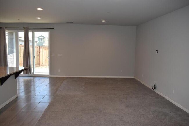 Building Photo - 610 Wood Crest Ave